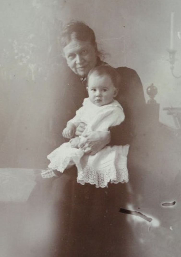 Софья Андреевна Толстая с внучкой Таней Сухотиной, 1906