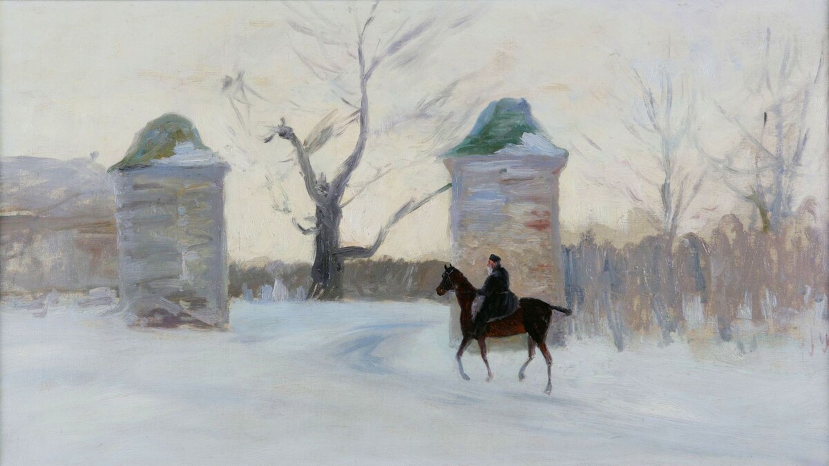Юлия Ивановна Игумнова Толстой верхом у въезда в Ясную Поляну зимой, начало ХХ в.