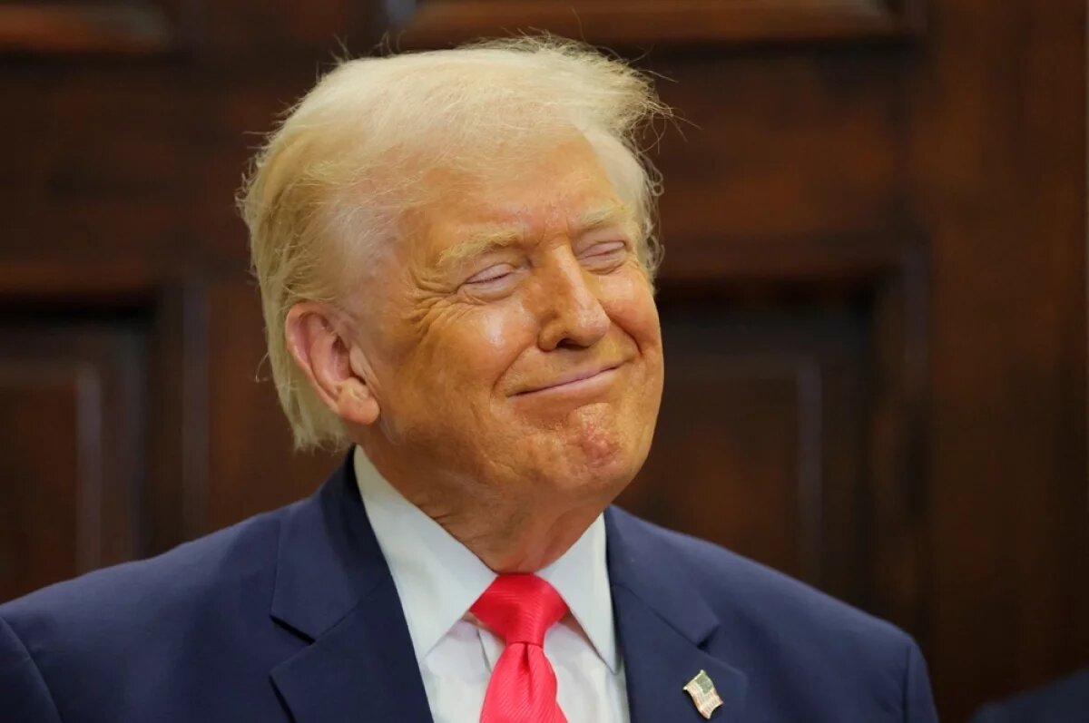    «Я слышал, что Колумбия производит кокаин... Мы уничтожим этих сукиных детей», — высказался Трамп перед журналистами.