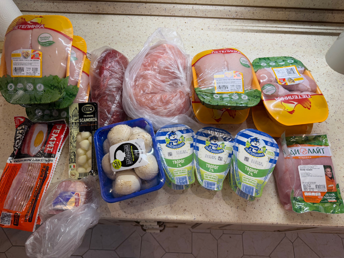 Закупка продуктов. Это основное, а кое-что было дома