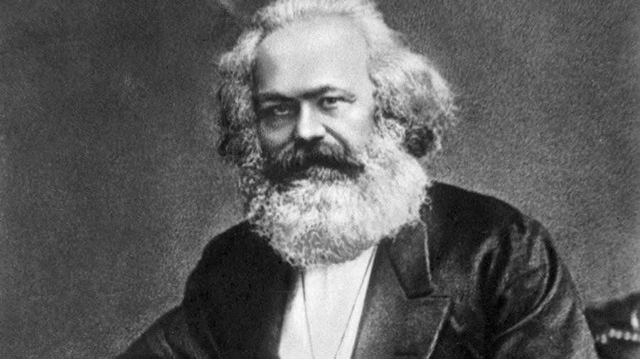 Карл Маркс смотрит на вас так, словно вы затеяли сомнительное