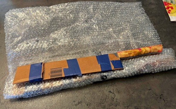 Пример самостоятельной упаковки. Фото с сайта https://www.reddit.com/r/chefknives/comments/wkb0p5/psa_how_to_safely_ship_your_knives_delivery_guy/