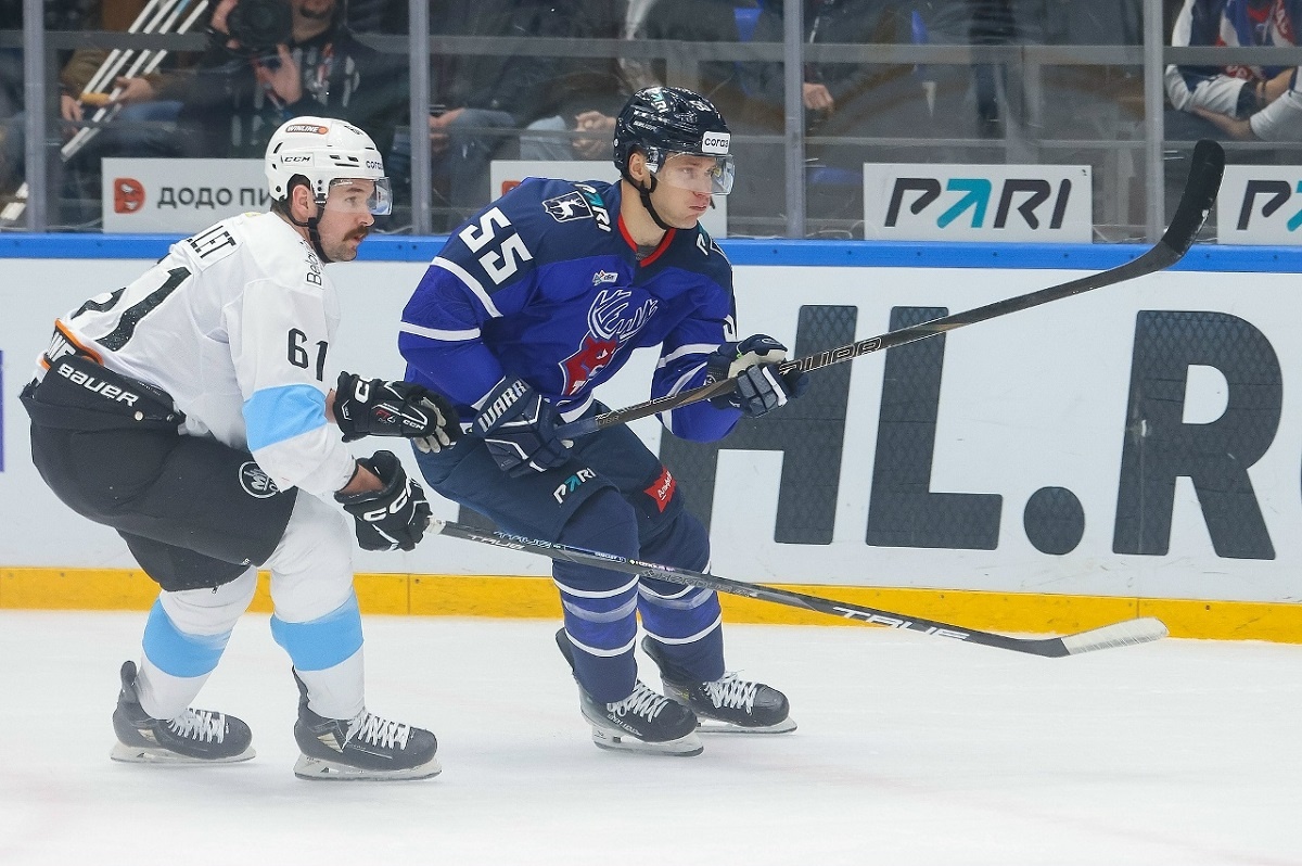    Дебютируя в составе «Торпедо», Владимир Ткачёв был активен и мог поразить ворота гостей из Минска