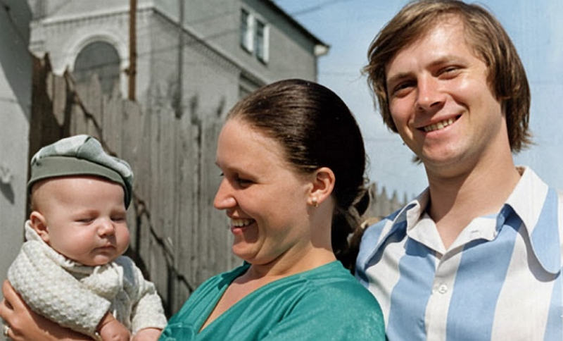 Чёрно-белое фото отреставрированно и колоризированно в «ЗВЁЗДНЫЕ»