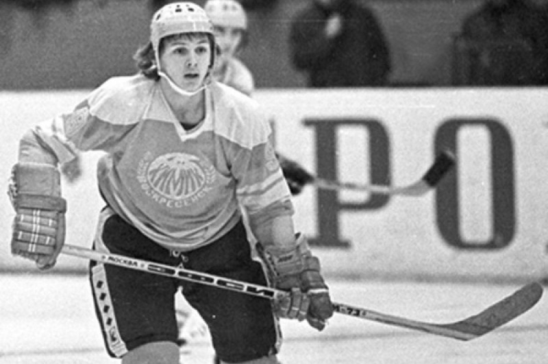 Игорь Ларионов в матче за воскресенский «Химик»