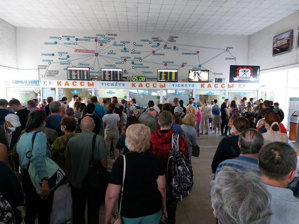 Тот момент, когда решил по-быстренькому прийти и купить билетик на автобус до Зеленоградска)) 