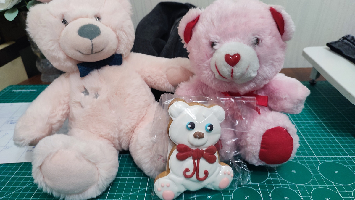 Пряник похож на Мишку и на Машку