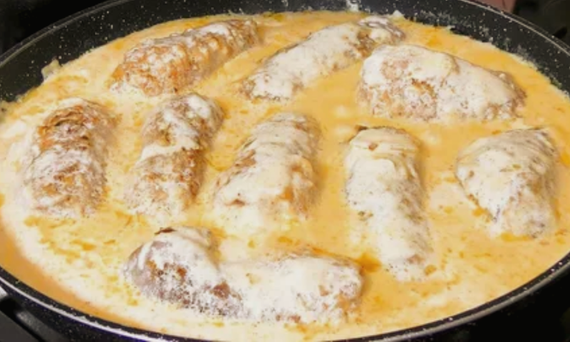 Мясные рулетики на сковородке в сметанном соусе тают во рту, а готовить легко: делаю на праздник вместо отбивных