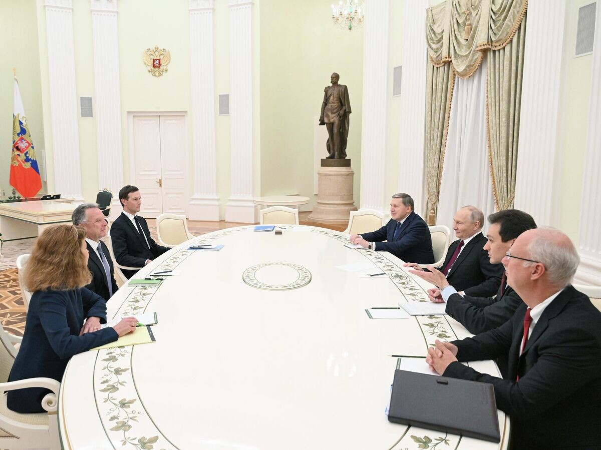    Президент РФ Владимир Путин и спецпосланник президента США Стивен Уиткофф во время встречи© РИА Новости / Кристина Кормилицына