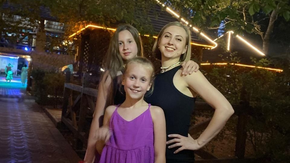 "Она живет на съемной с двумя детьми, но никогда не жалуется. Мой подарок для настоящей героини"