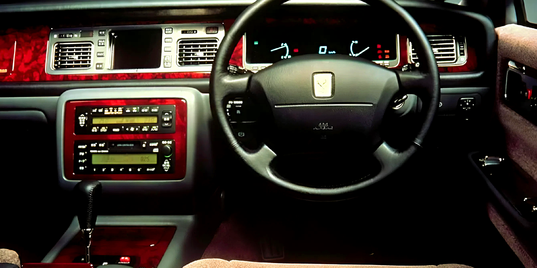 Toyota Century с V12: зачем японцы продолжали делать этот седан таким же, как и 20 лет назад