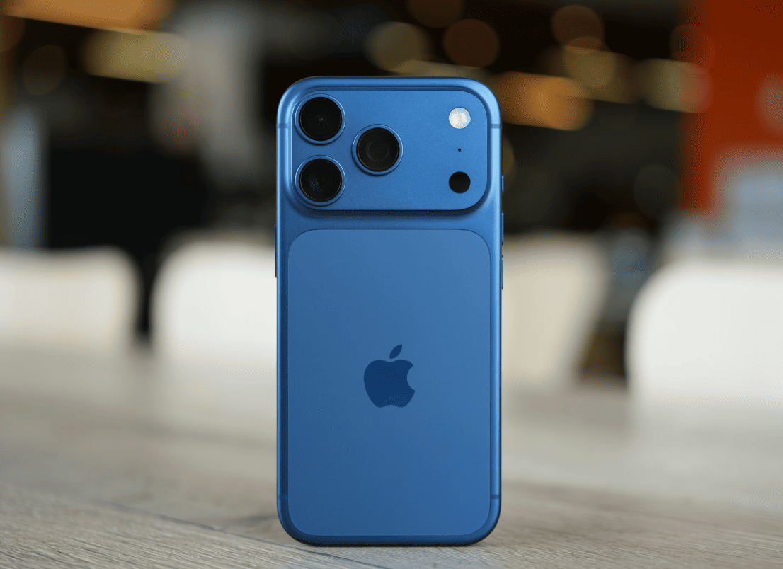    Если вам не критично важен увеличенный экран, базовая Pro‐версия — разумный выбор среди смартфонов с хорошей камерой и батареей. Фото: theguardian.com