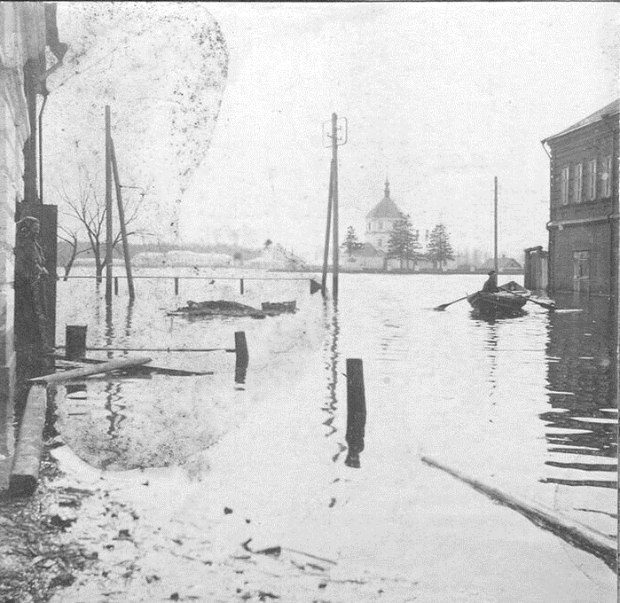 Рис. 2. Весенний разлив на Тьмаке, 1908 г.
(Источник: https://pastvu.com/p/1441642)
