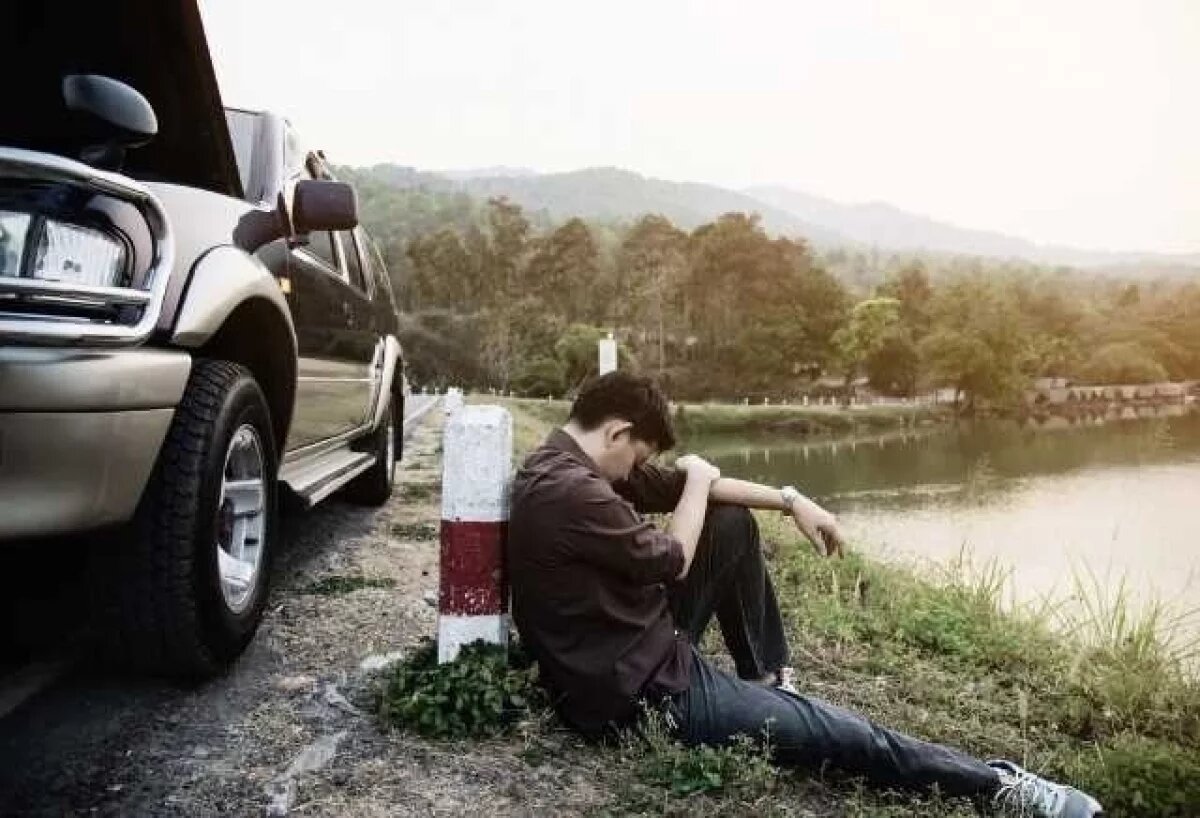    Мальчик взял авто отца без спроса, пользуясь его командировкой.