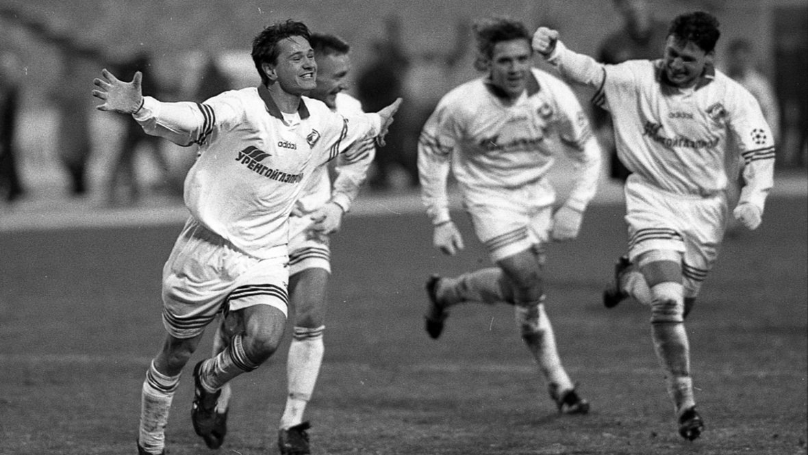    Дмитрий Аленичев и Илья Цымбаларь празднуют гол в ворота «Блэкберна».Дмитрий Солнцев архив «СЭ»