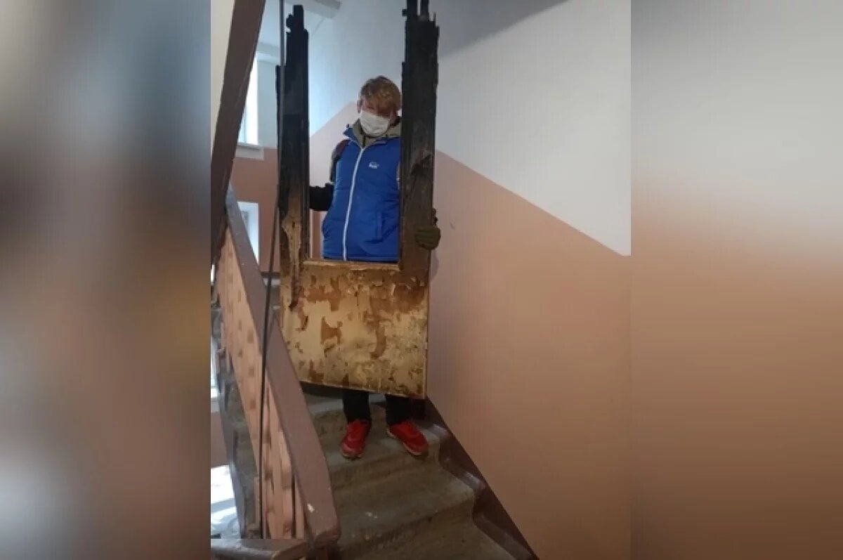    На Больничном проезде, 10 в Оренбурге продолжается ликвидация последствий масштабного пожара.