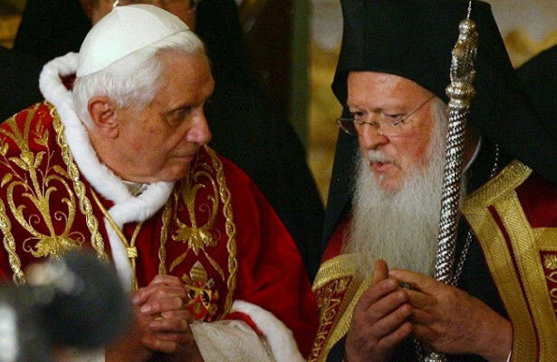 Жест веры: почему православные и католики крестятся по-разному?