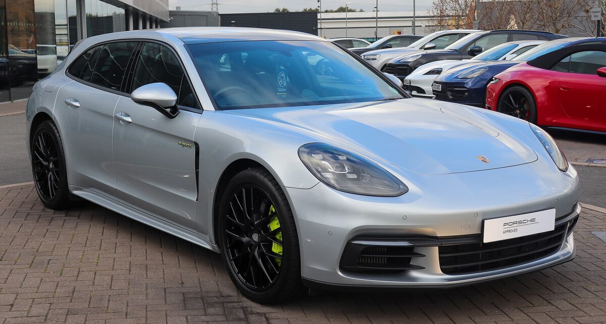   Porsche Panamera 4