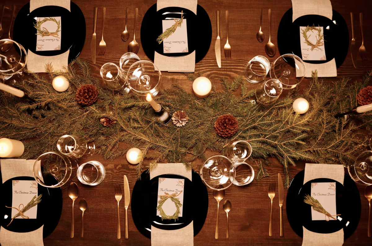 Считается, что именно византийская, а позднее и итальянская знать сделала столовые приборы частью застольного этикета. Николь Михалу / Pexels.