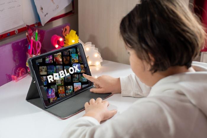Roblox — могут ли заблокировать в России. Обложка © Shutterstock / FOTODOM / Yalcin Sonat