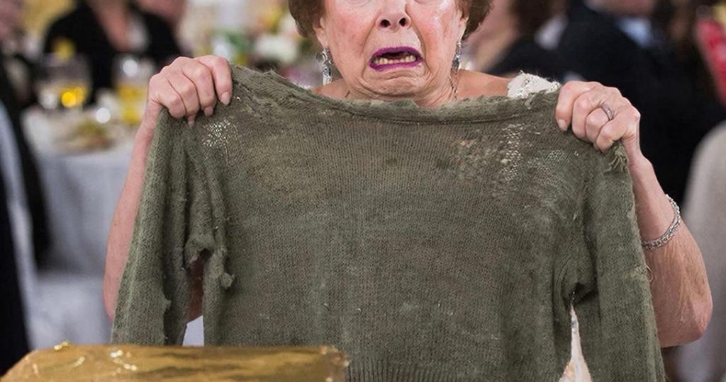 Свекровь подарила мне на день рождения свой старый халат! Мой ответ не заставил себя долго ждать!