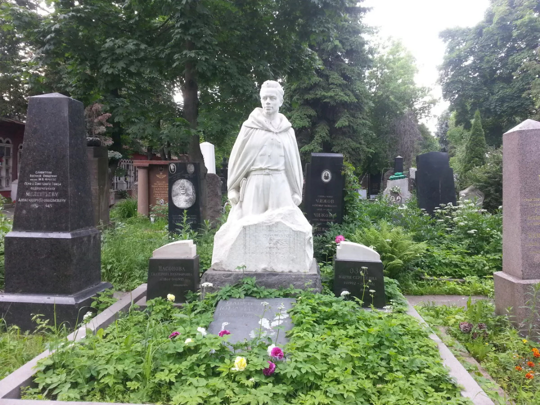 Могила Юрия Озола на Новодевичьем кладбище в Москве. Фото: Александр Ржавин / lv.sputniknews.ru