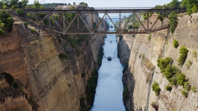 Разрезая континент: как греки соединили два моря одним каналом