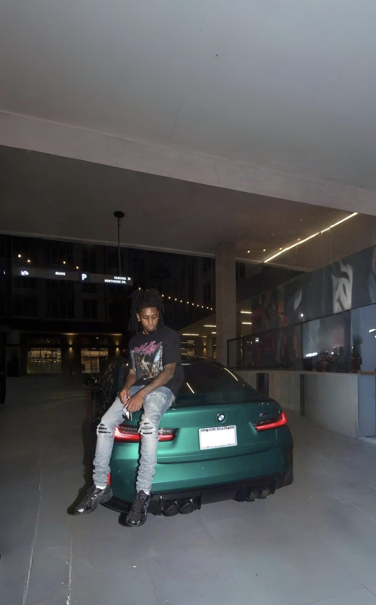    Причиной аварии стала гонка, которую Мелтон устроил с другим стримером