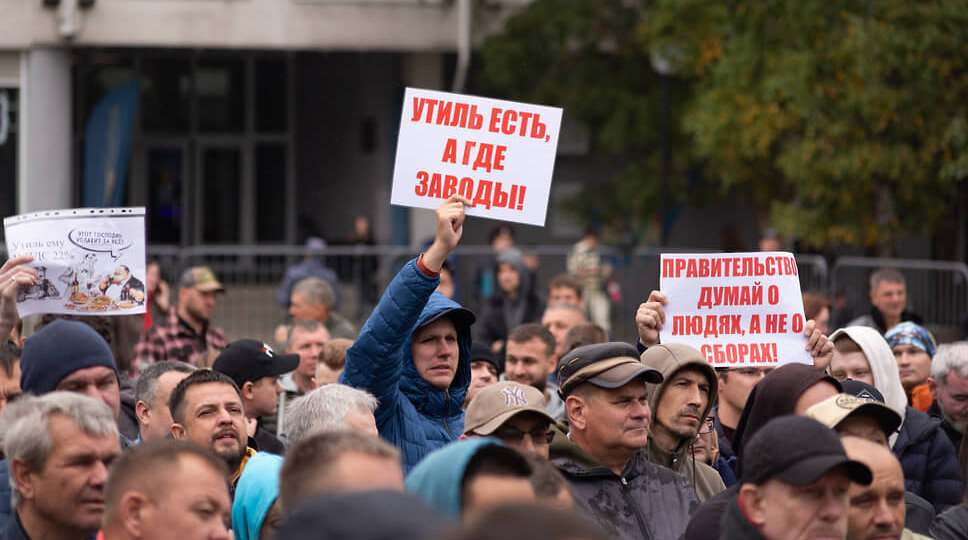 «За Путина!», но против пятой колонны в правительстве: тихие регионы и лояльные граждане подняли голос против произвола