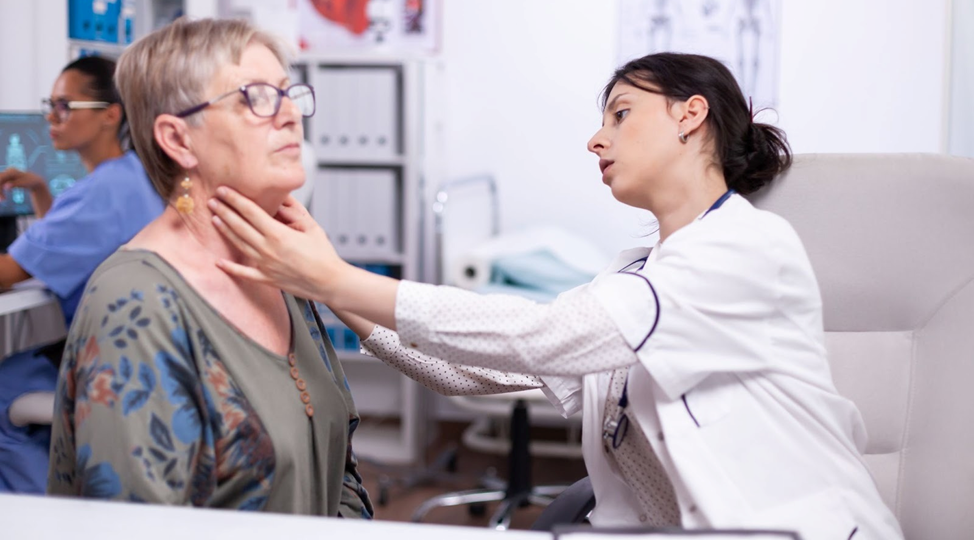 Узлы щитовидной железы — наблюдать или удалять?