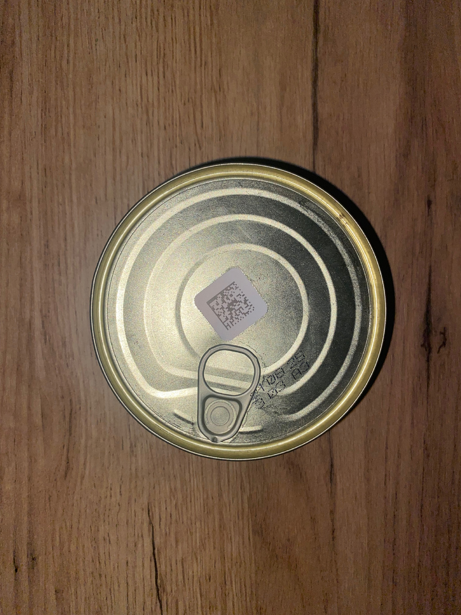 Срок годности не выбит на банке, а напечатан