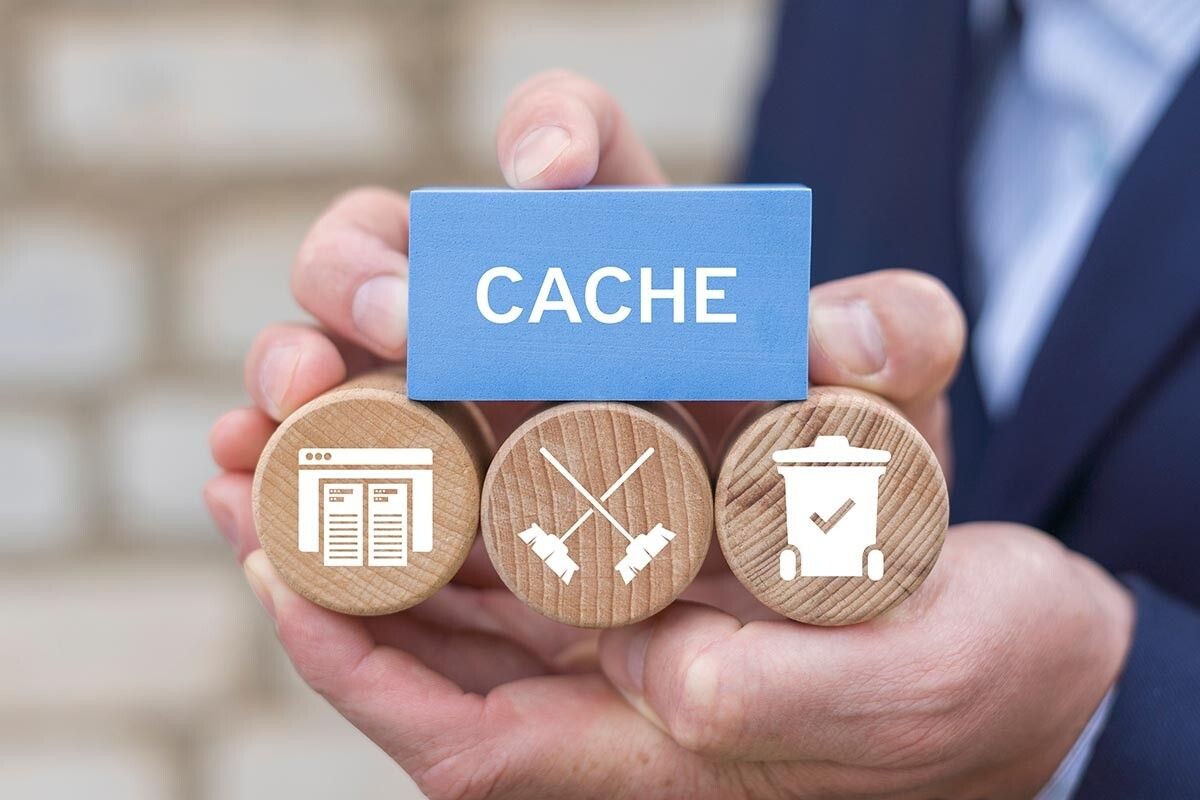 Кэшированные данные упрощают работу в сети и экономят трафик, но, если их скопилось много, могут стать причиной ошибок. Источник: Panchenko Vladimir / Shutterstock / FOTODOM📷
