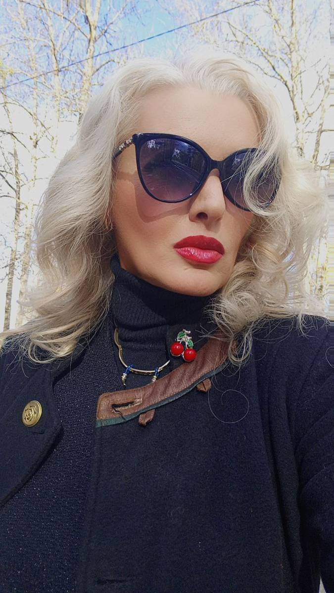  Гала Виера — современная художница из Санкт‑Петербурга.