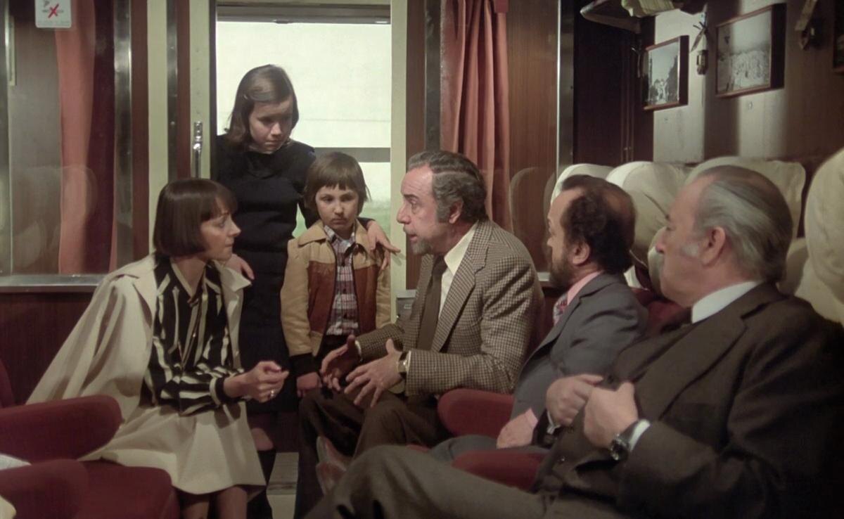 Кадр из фильма "Смутный объект желания" (1977, Франция - Испания)