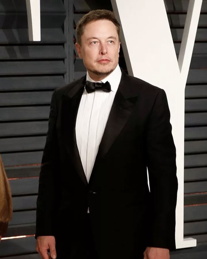 [b]Илон Рив Маск (родился 28 июня 1971 года) — бизнесмен и предприниматель, известный как руководительTesla, SpaceX, X и xAI. Маск является самым богатым человеком в мире с 2021 года; по состоянию на октябрь 2025 года Forbes оценивает его состояние примерно в 500 миллиардов долларов.