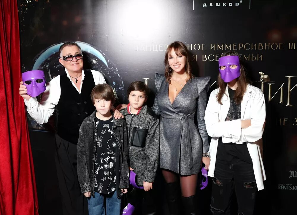    Дмитрий и Полина Дибровы, Антон Беляев, Icegergert на премьере иммерсивного шоу "Щелкунчик. История, которую ты не знал"