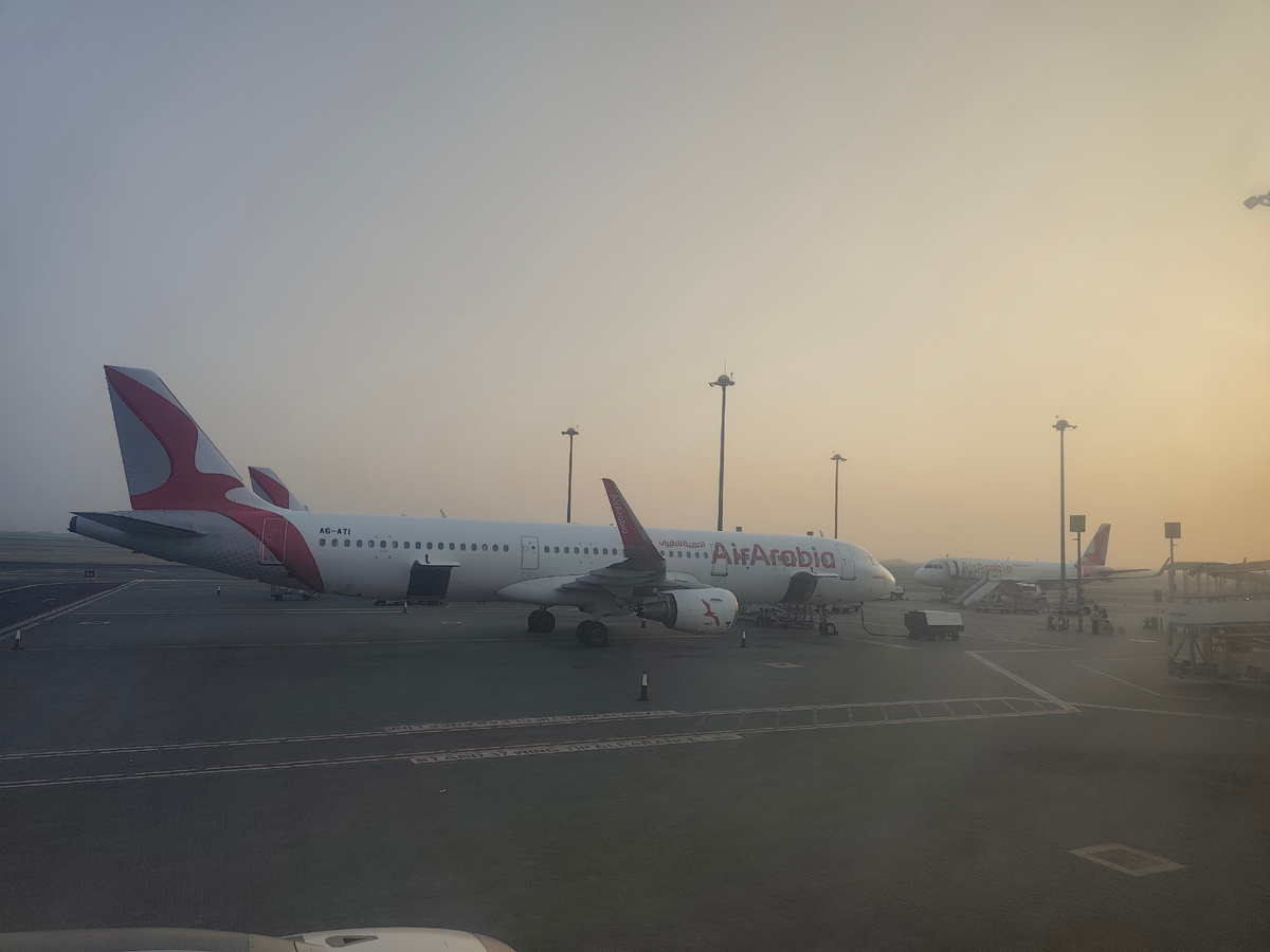 Самолет в аэропорту Шарджи