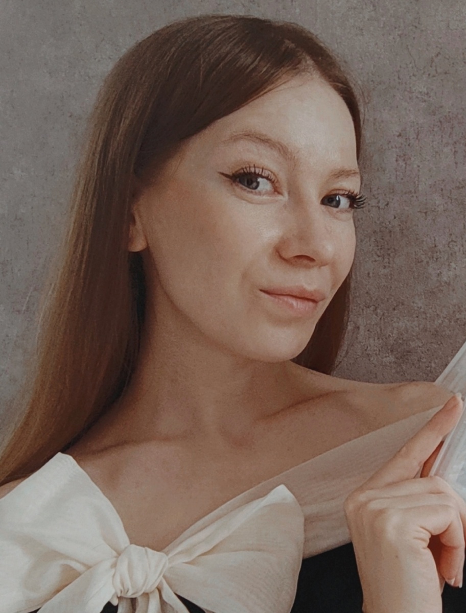 Привет! Это я на фото, не часто здесь показываю себя, но автора всегда приятнее знать в лицо)