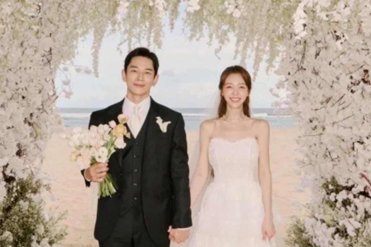 80. Он Джу Ван и Мина из Girl’s Day поделились фото со своей частной свадьб...