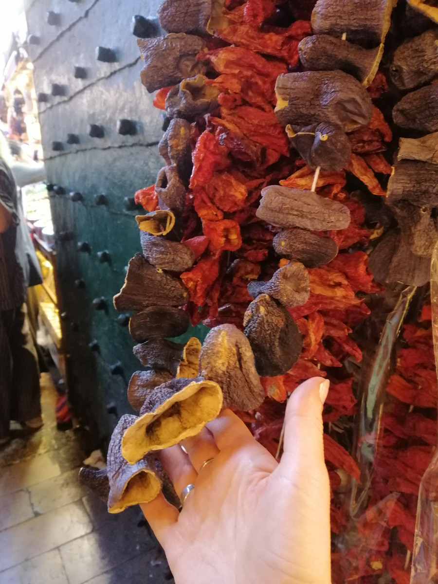 Стамбул, Египтеский рынок: сушеные бакалажаны