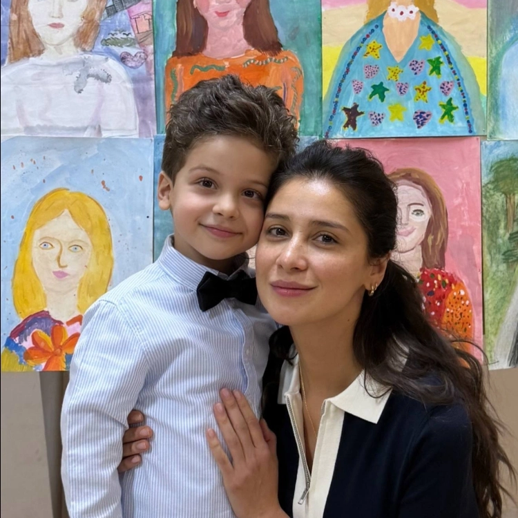 Равшана Куркова показала сына Гаспара