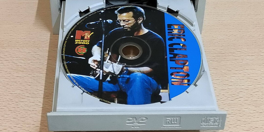 Оптические диски - иногда они возвращаются: как подключить приводы CD/DVD к компьютеру (ноутбуку)