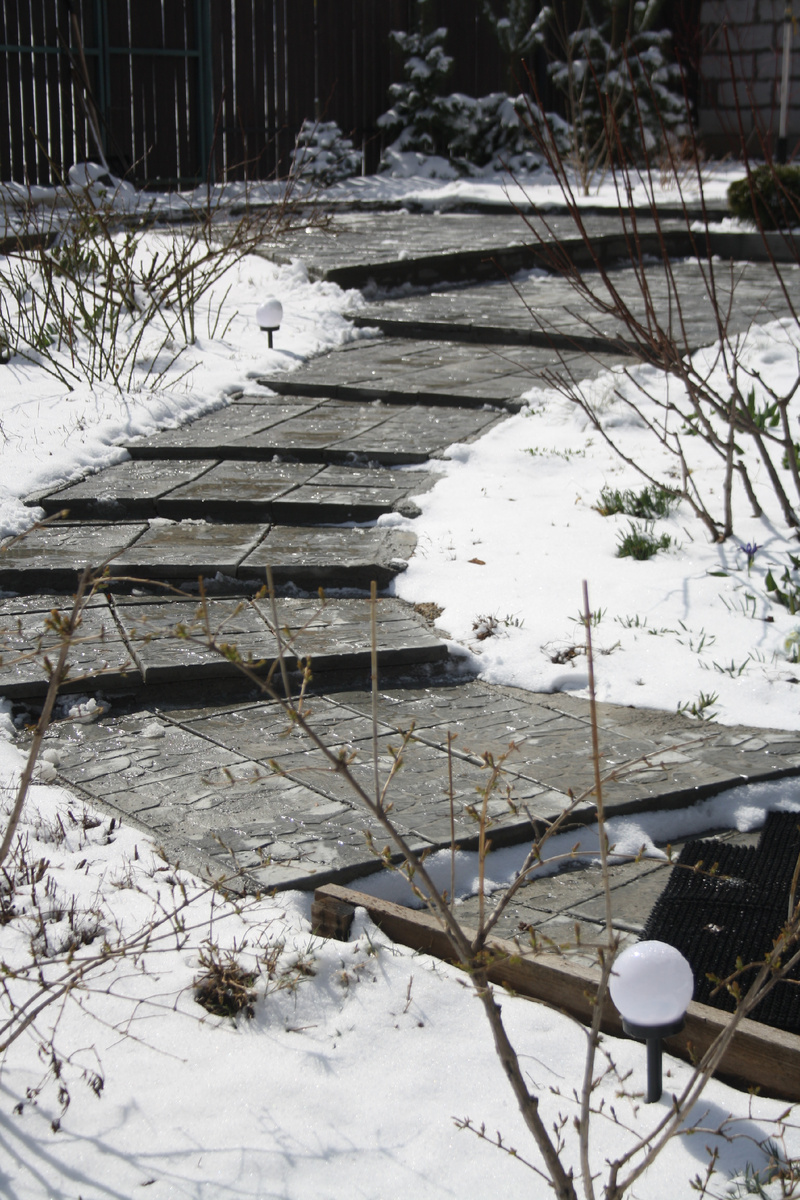 дорожка от дома к бане