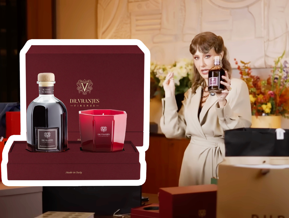 Youtube: Осторожно:Собчак - "
Зажиточная распаковка подарков со дня рождения"