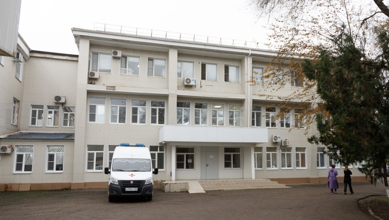    Фасад левокумской больницы Фото: Дмитрий Ахмадуллин / / ИА «Победа26»