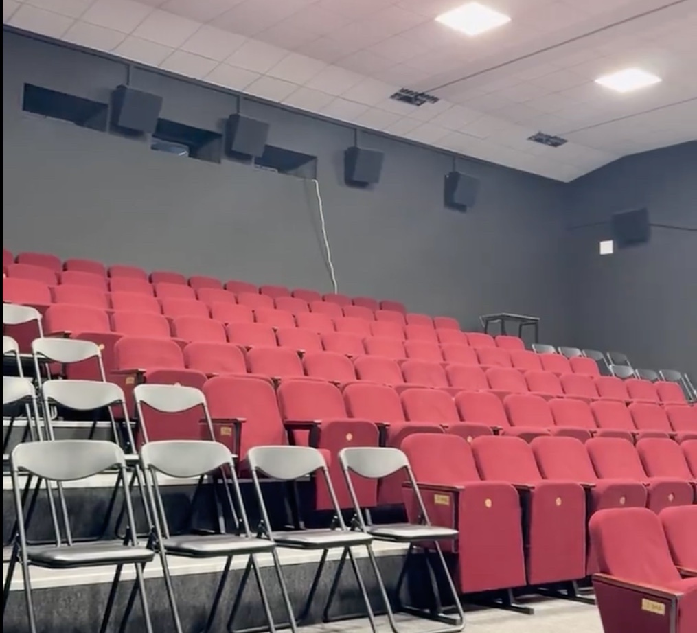    Капитально отремонтированный кинотеатр в Олонце. Фото: паблик администрации Олонецкого муниципального района/ ВК