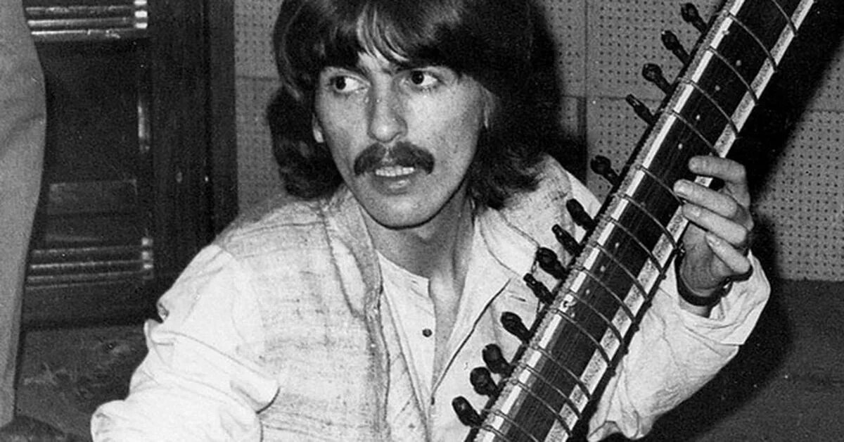  Джордж Харрисон во время  работы над записью альбома Revolver/1966г.