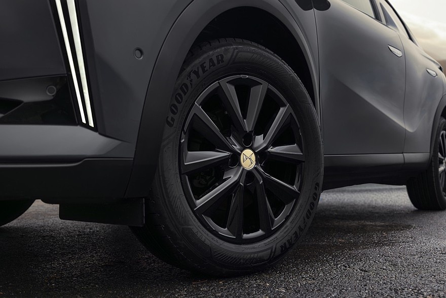    На фото: детали экстерьера DS 3 Performance Line