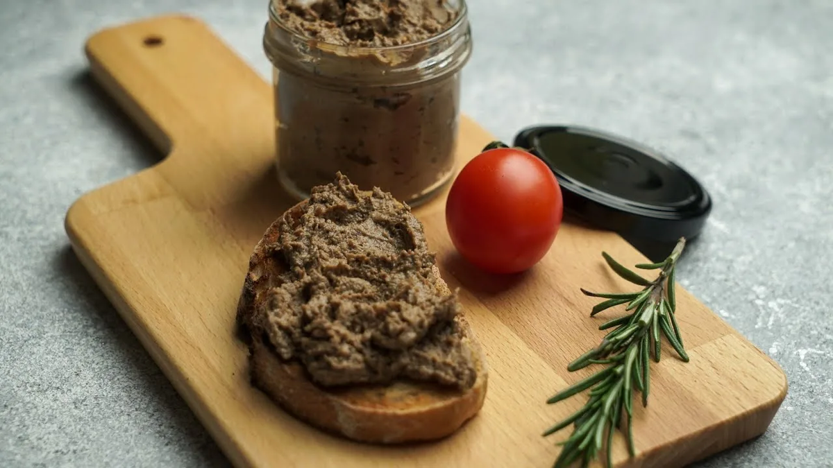 Паштет из говяжьих сердец с черносливом