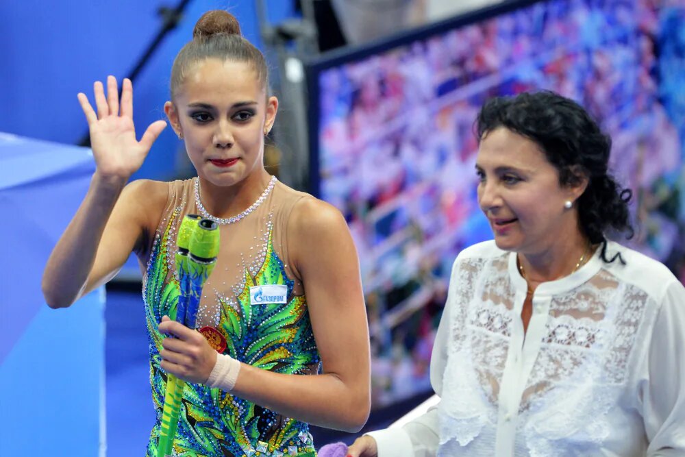 По признанию самой Винер, бывало, что девочки задерживались в зале до поздней ночи — всё ради высоких результатов